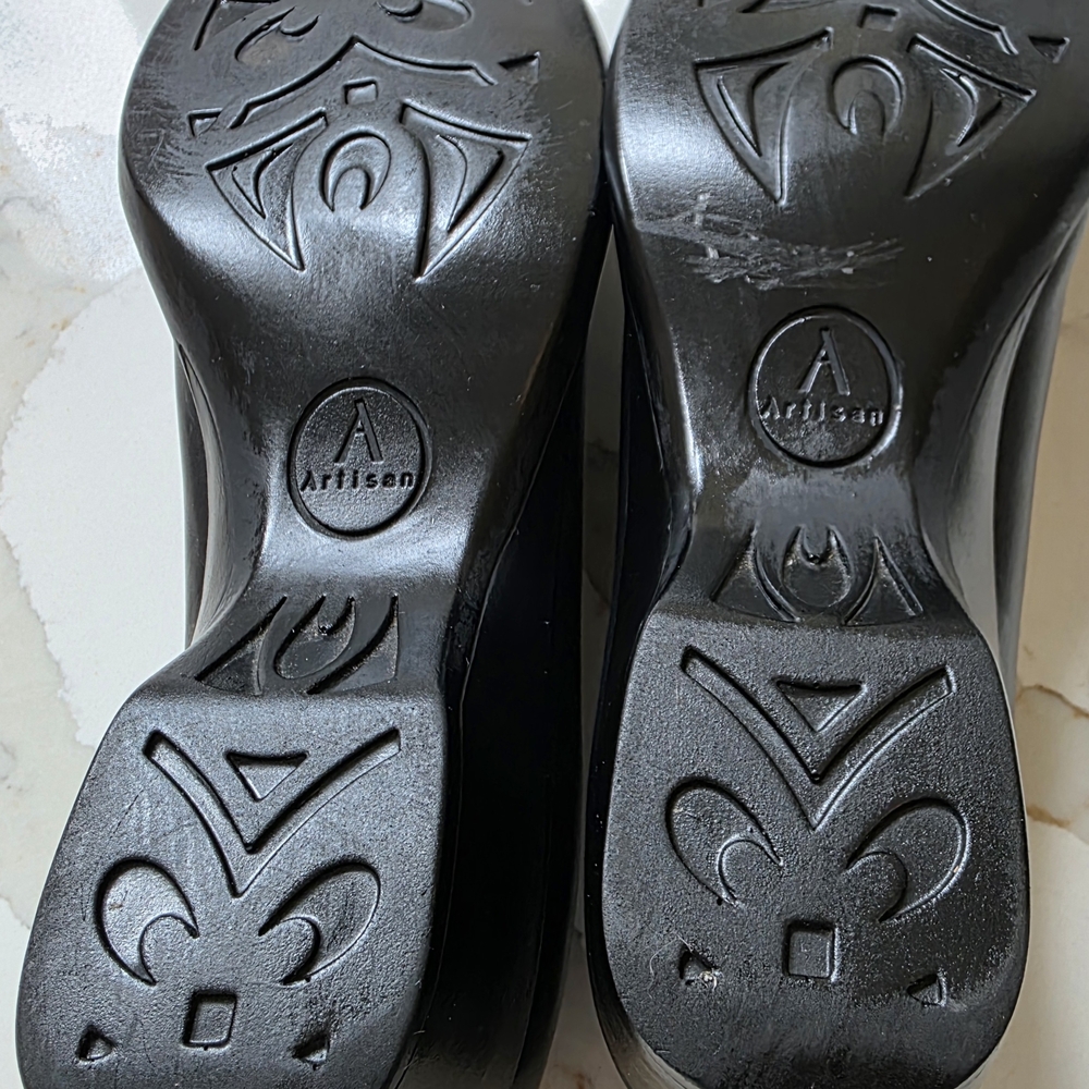 Clarks Size 12 N Black Slip-On Shoes With Small Heel - Picture 4 of 5